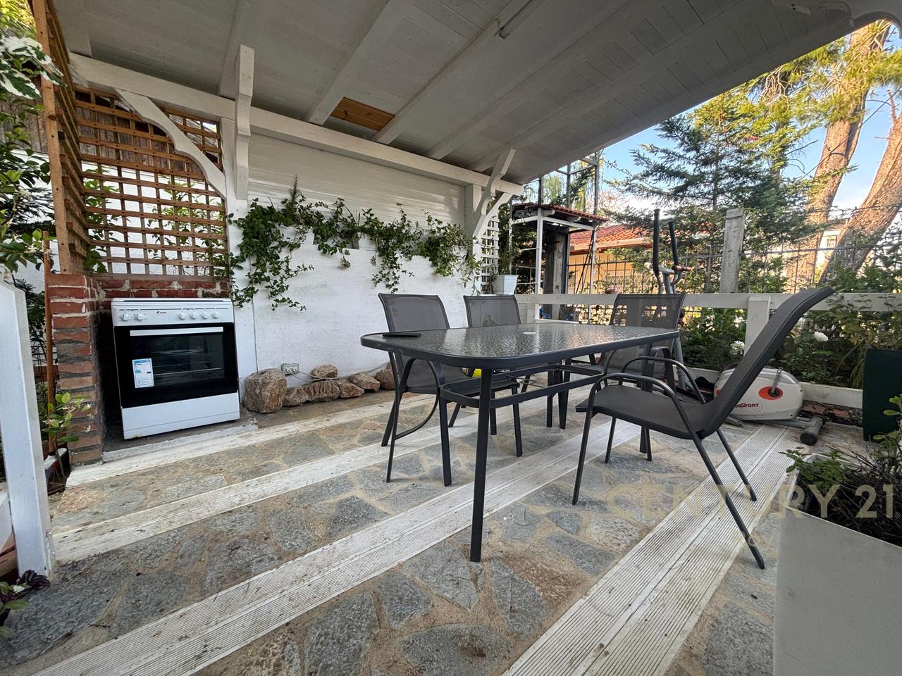 VILLA A 3 PIANI – 150M DAL MARE, – IN AFFITTO