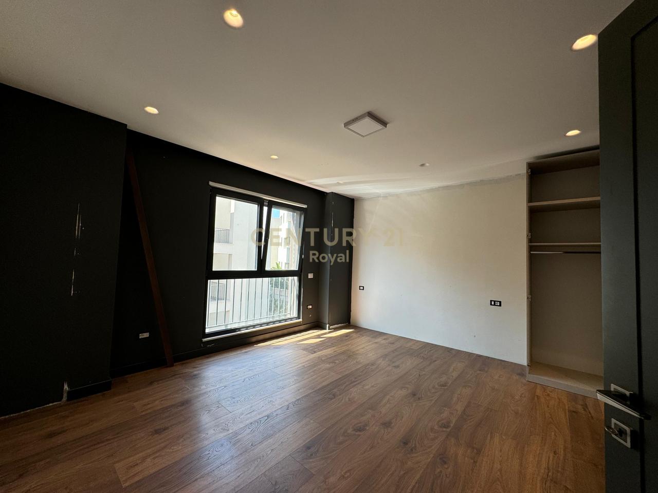 2+1+2 apartment for sale near Dry Lake, Tirana