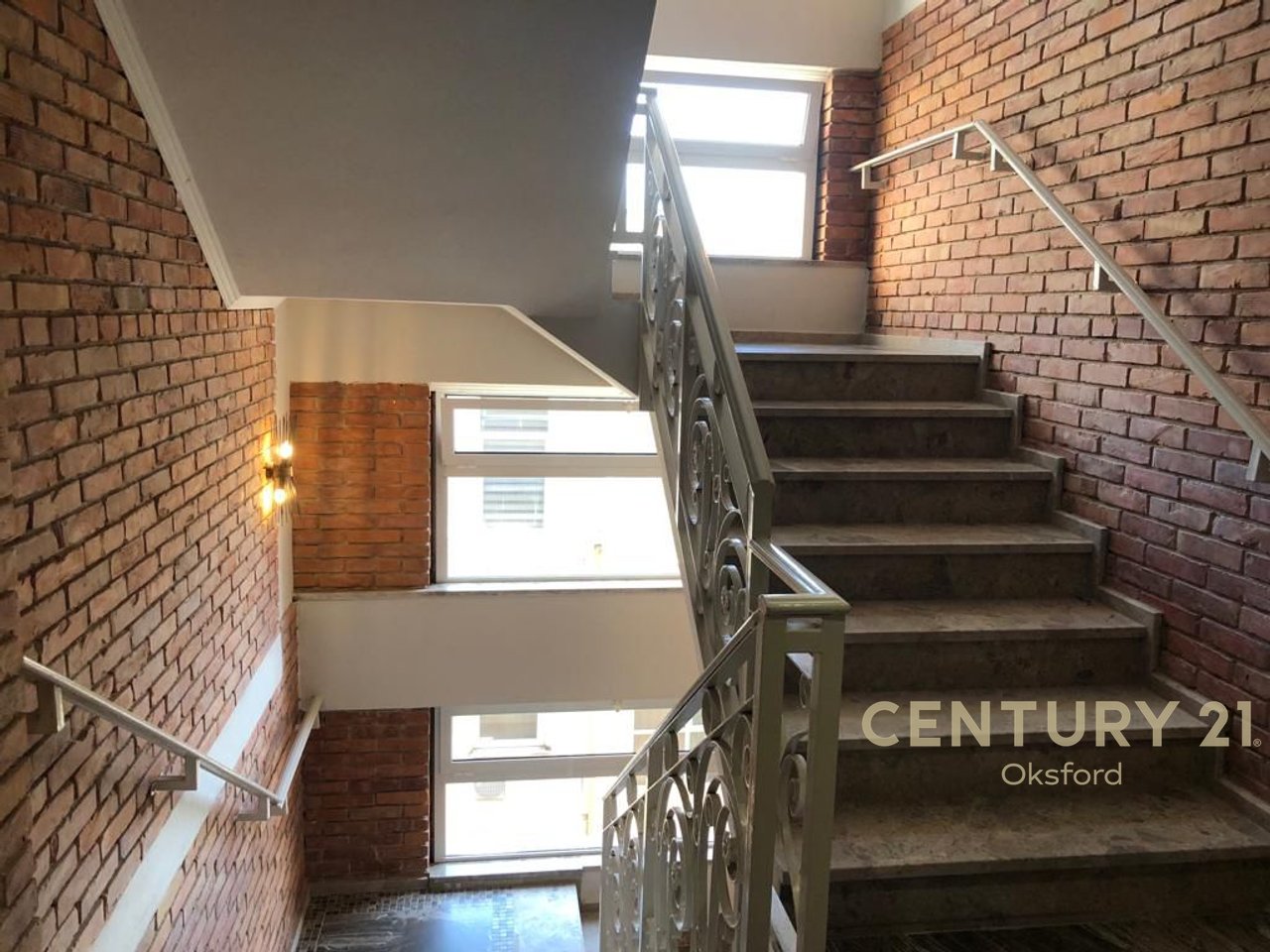 WE ARE RENTTING OFFICES AT ARTSH!