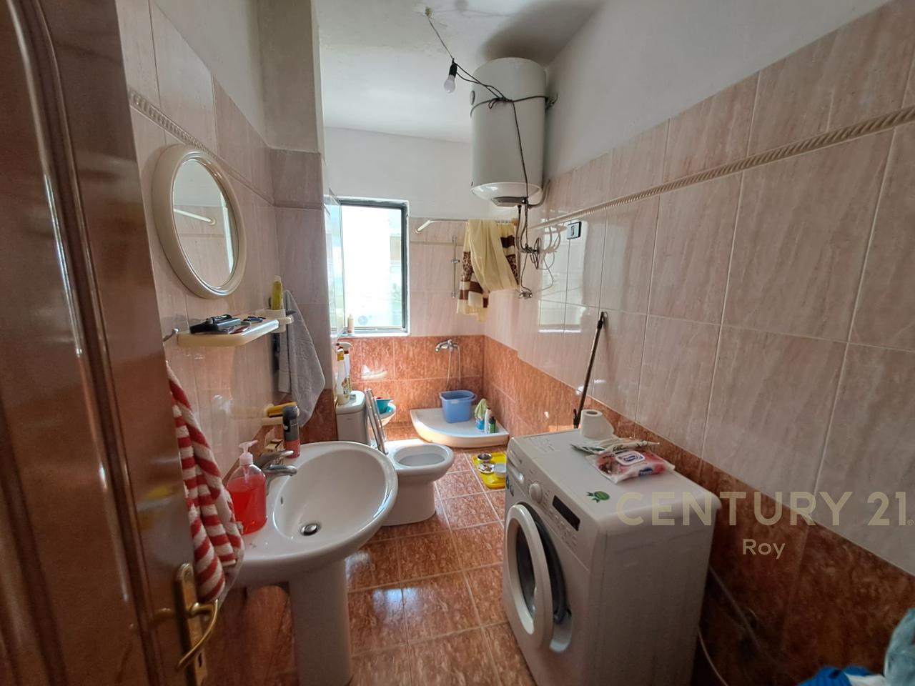 Gazonjere Per Shitje Te Shkembi Kavajes Me Pamje Deti !!!