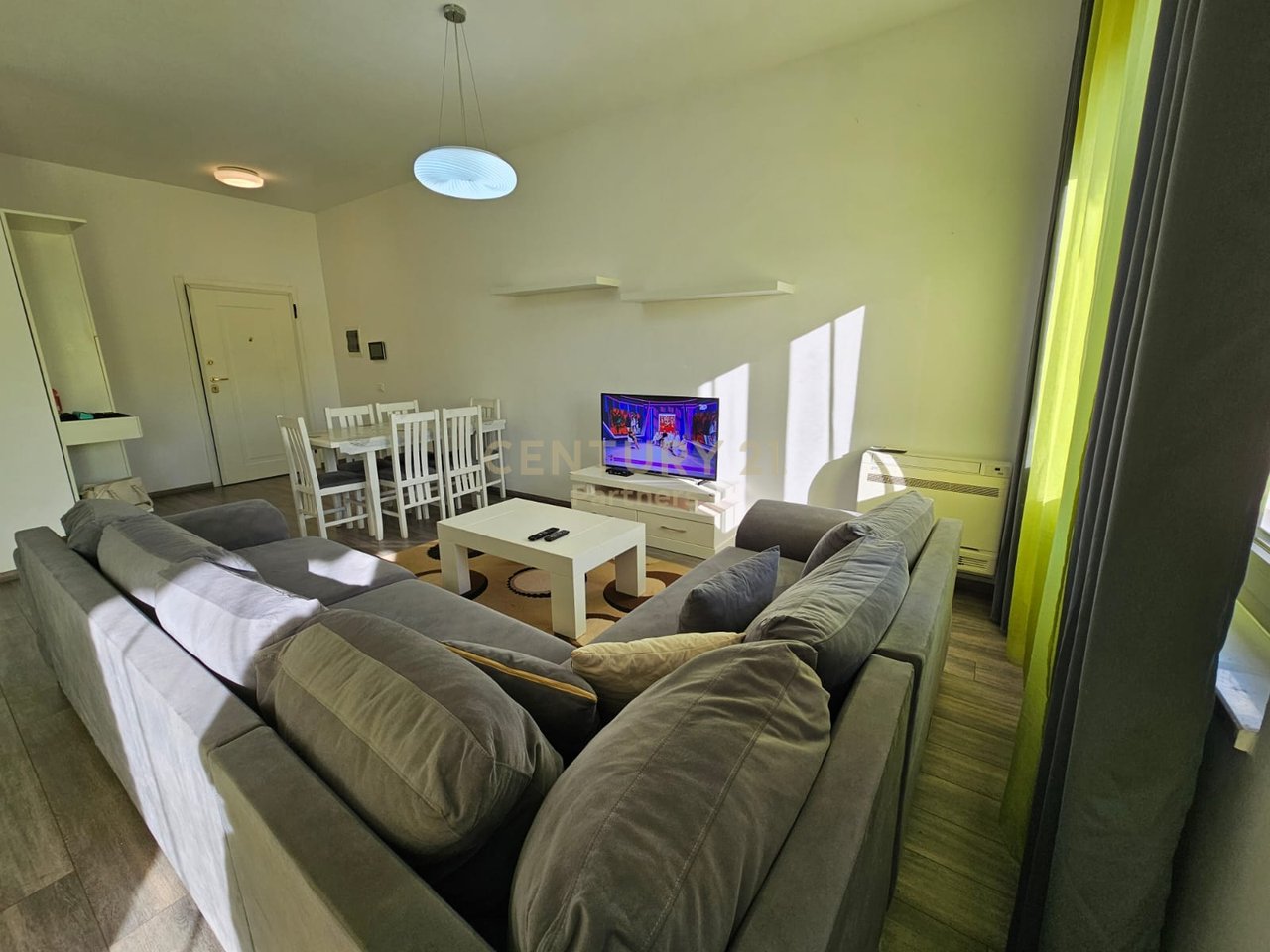 Jepet me qira apartament 3+1+2 ne Kompleksin Delijorgji !