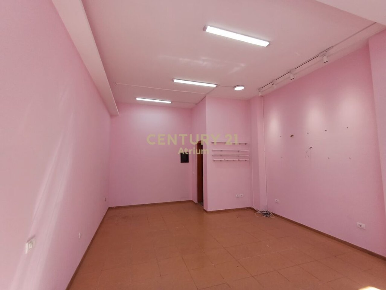 OPPORTUNITY!!! COMMERCIAL SPACE FOR SALE NEAR THE "ELECTRIC MARKET"