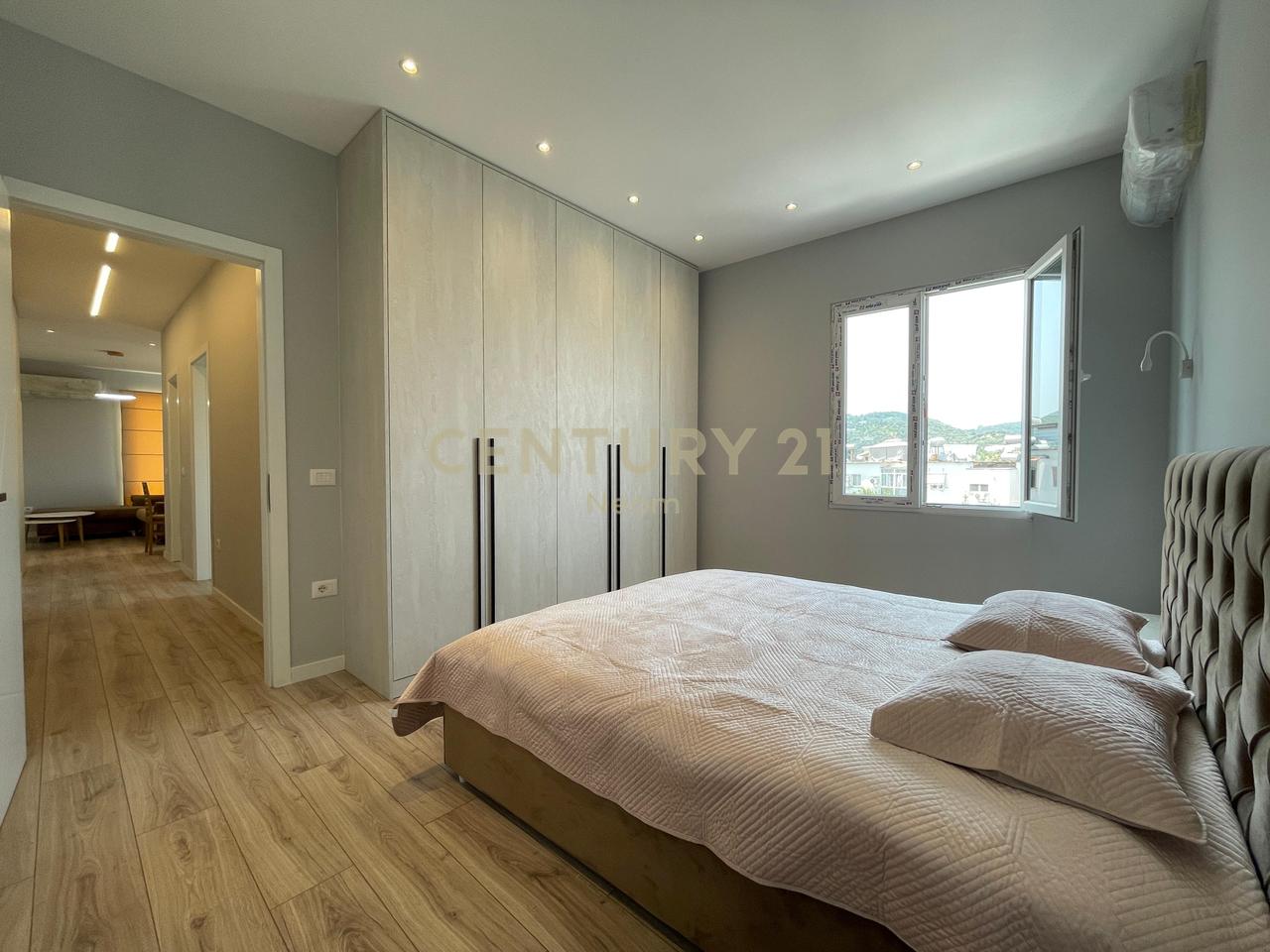 JEPET ME QIRA APARTAMENT 2+1 NE SAUK!