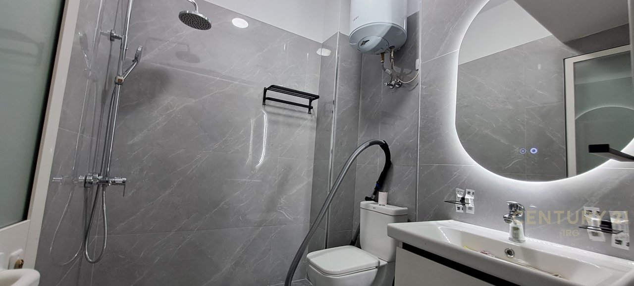 Jepet me qera apartament 2+1 Tek Brryli ( Brenda Unazes )