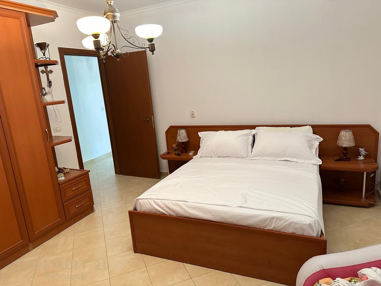 I OFFER FOR RENT VILLA WITH YARD IN PRIVATE RESIDENCE-CHERRET!