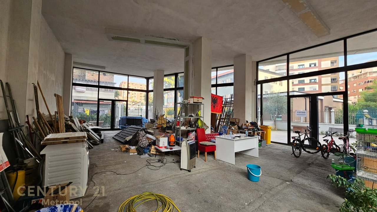 ? Shitet Ambient Biznesi – Lokacion Premium në Tiranë (rruga Bogdaneve) kati 0
