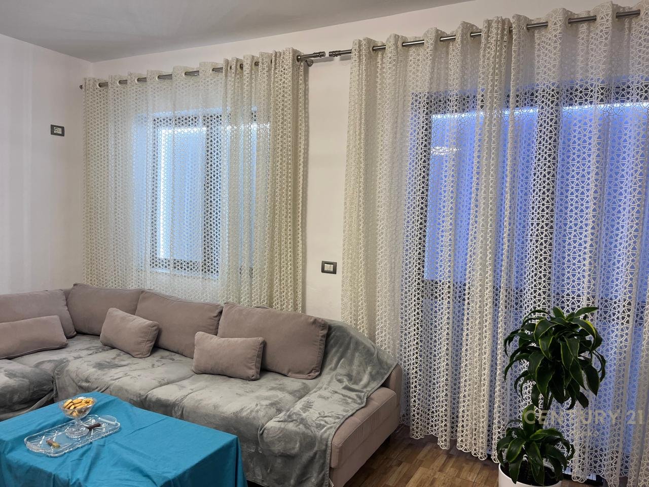 Shitet apartament + njesi sherbimi ne Don Bosko!