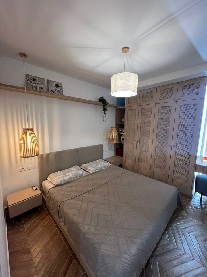 SHITET APARTAMENT 1+1 ME VERANDE , GOLEM !