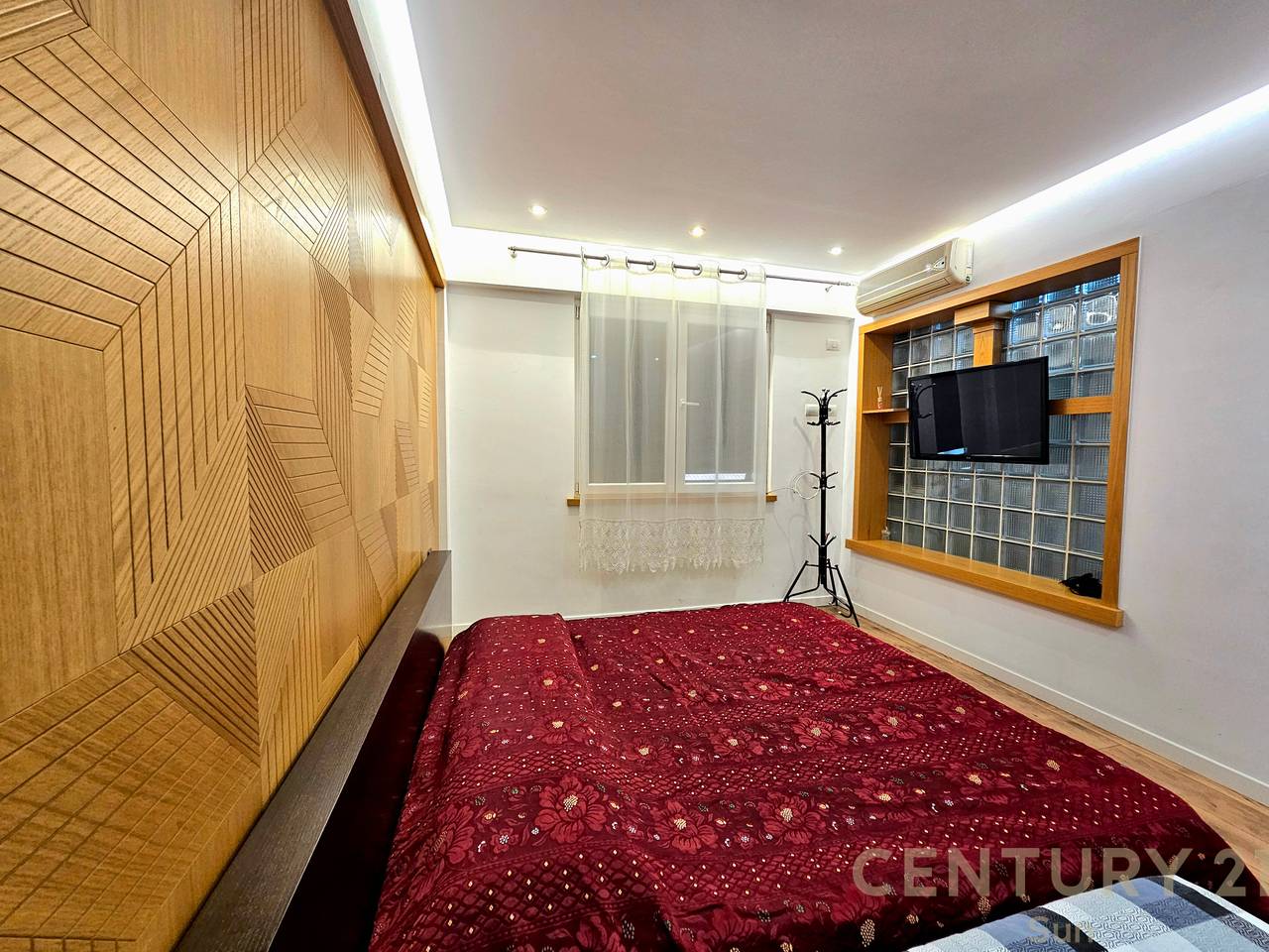 1+1 APARTMENT FOR RENT NEAR DECEMBER 21.