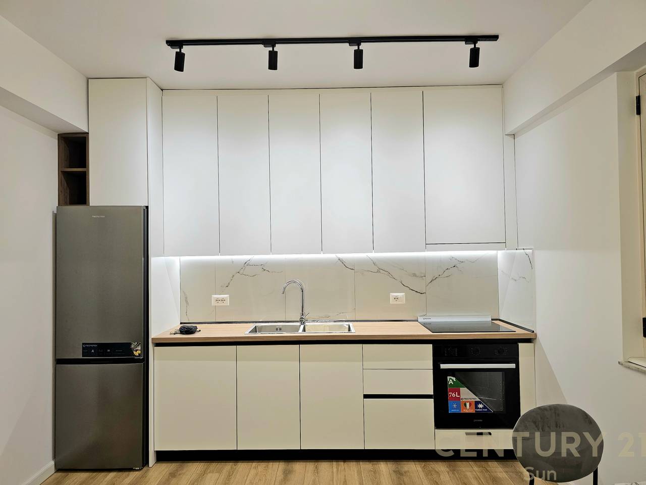 1+1 APARTMENT FOR RENT NEAR DECEMBER 21.