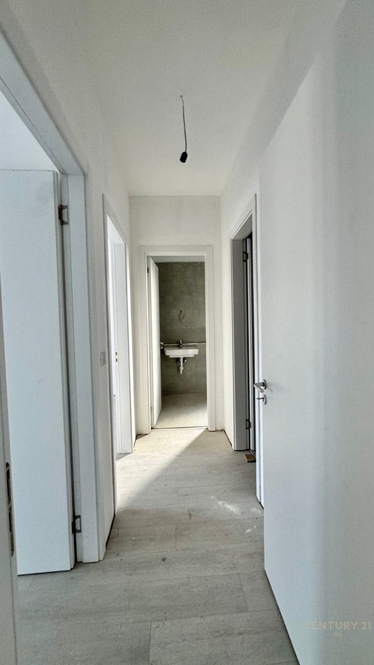 Office space for rent 2+1+2 toilets on Karl Gega Street, Former Train Station!
