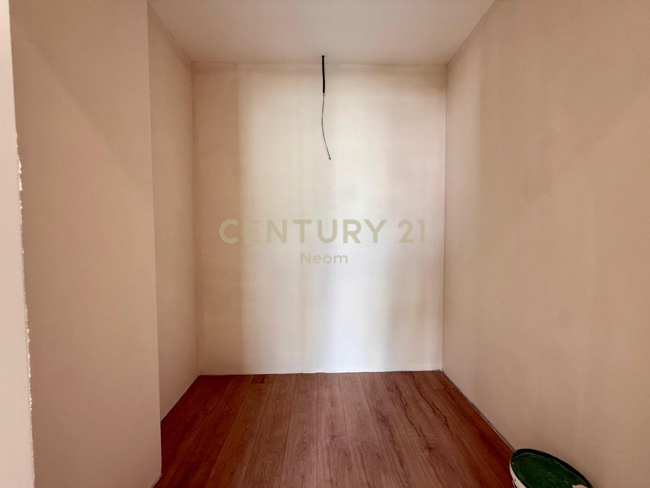 FOR RENT, MODERN APARTMENT 3+1+2+PARKING PLACE, DRIED LAKE!!