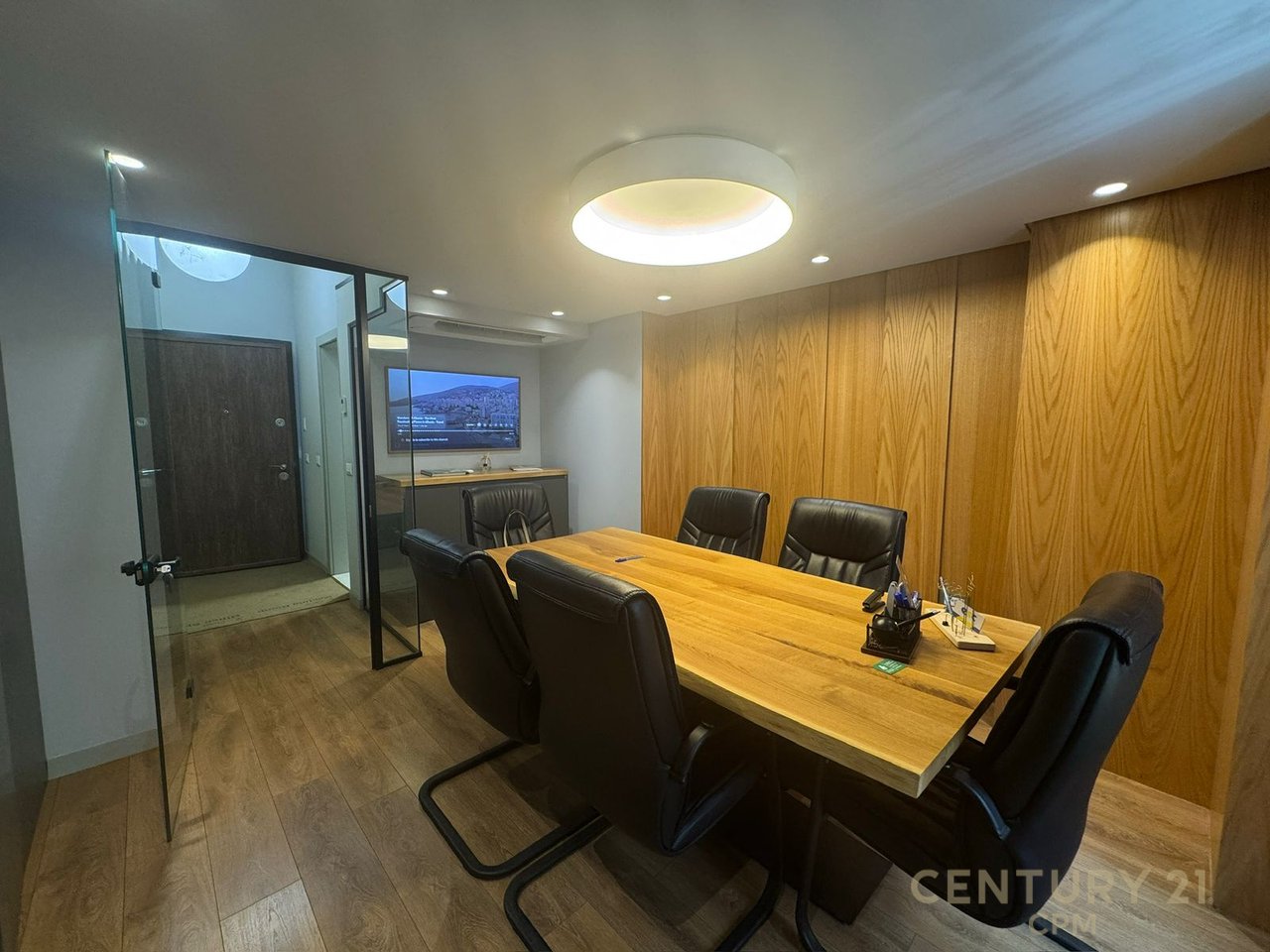 PREMIUM DUPLEX OFFICE FOR RENT IN THE CENTER