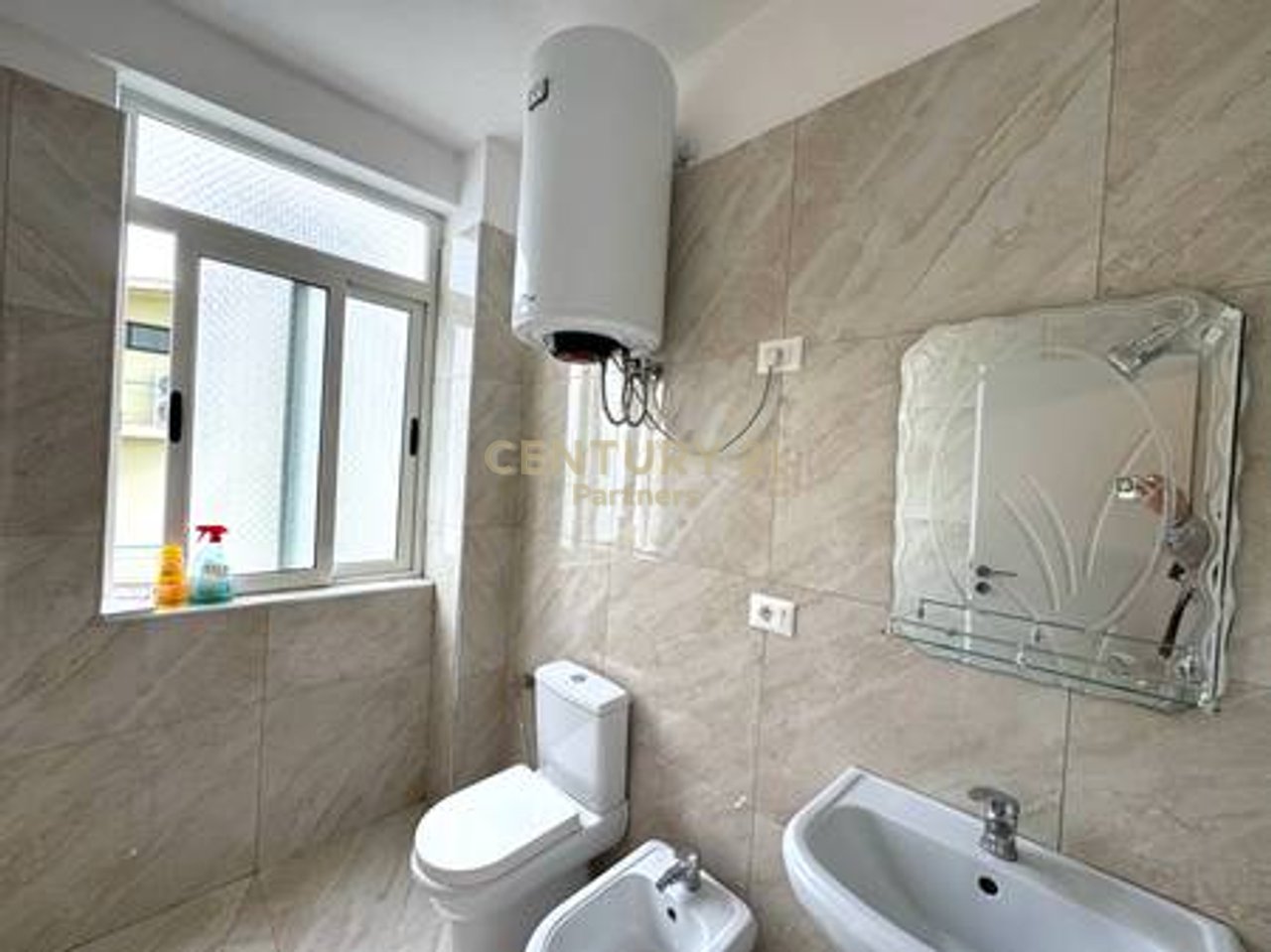 SHESIM APARTAMENT 2+1+2 RRUGA E DIBRES!
