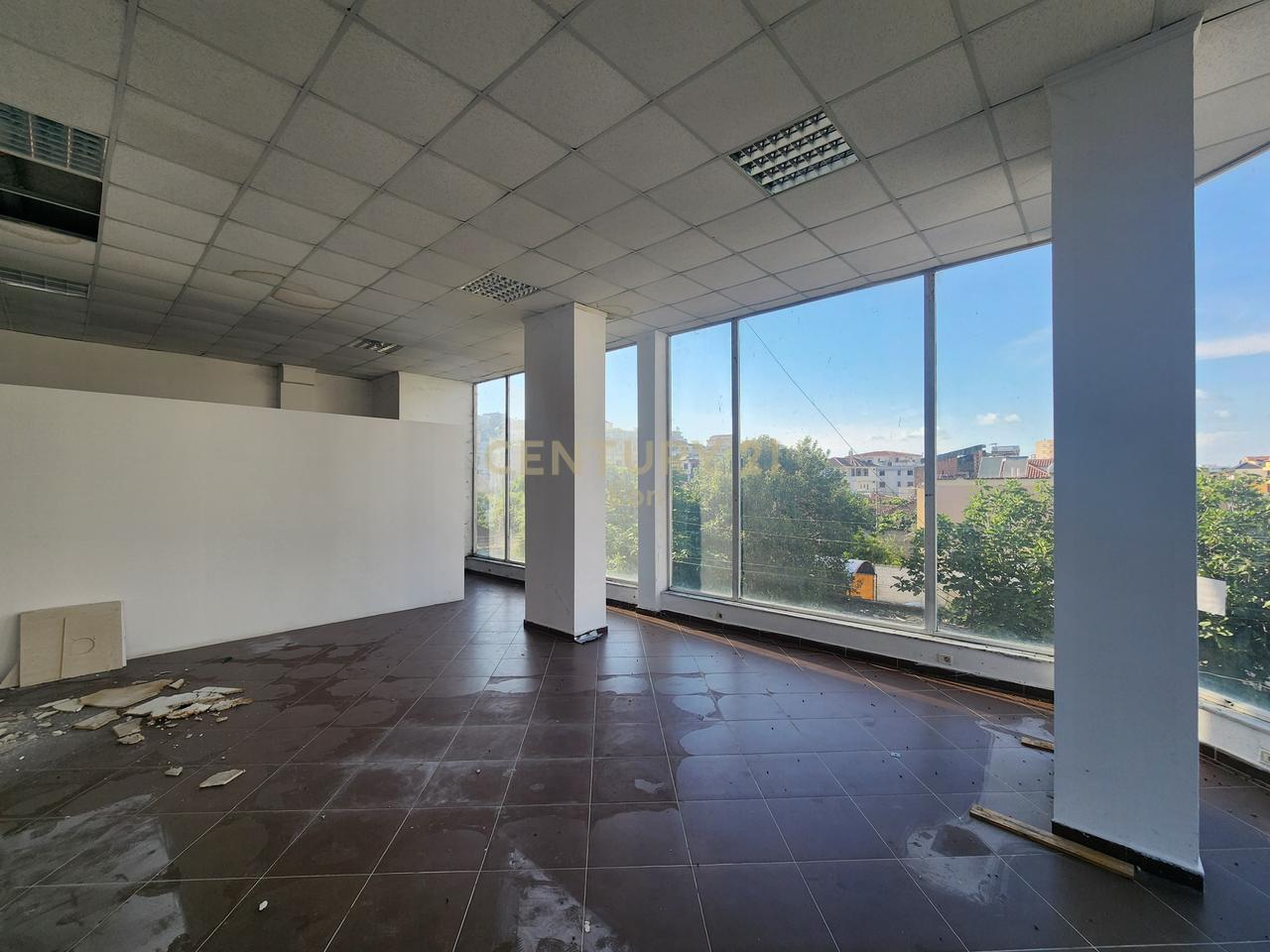 Business premises for rent near the Hospital, Durrës.