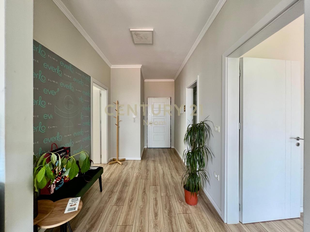 FOR RENT, OFFICE - 105 m2 with PARKING PLACE in the MUNICIPALITY OF PARIS‼️