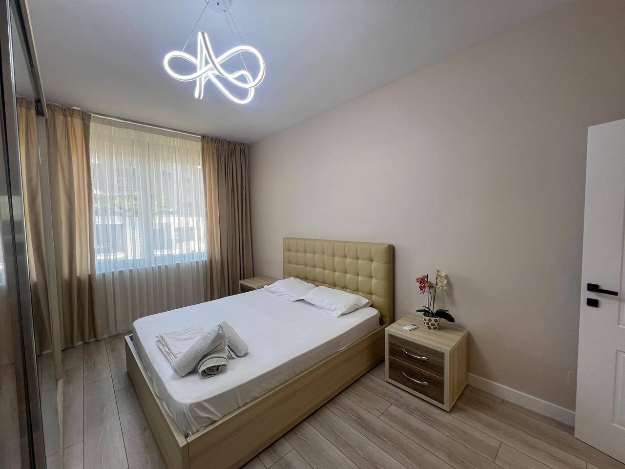 JAPIM ME QIRA APARTAMENT 1+1 NË RRUGËN E KOSOVARËVE !!