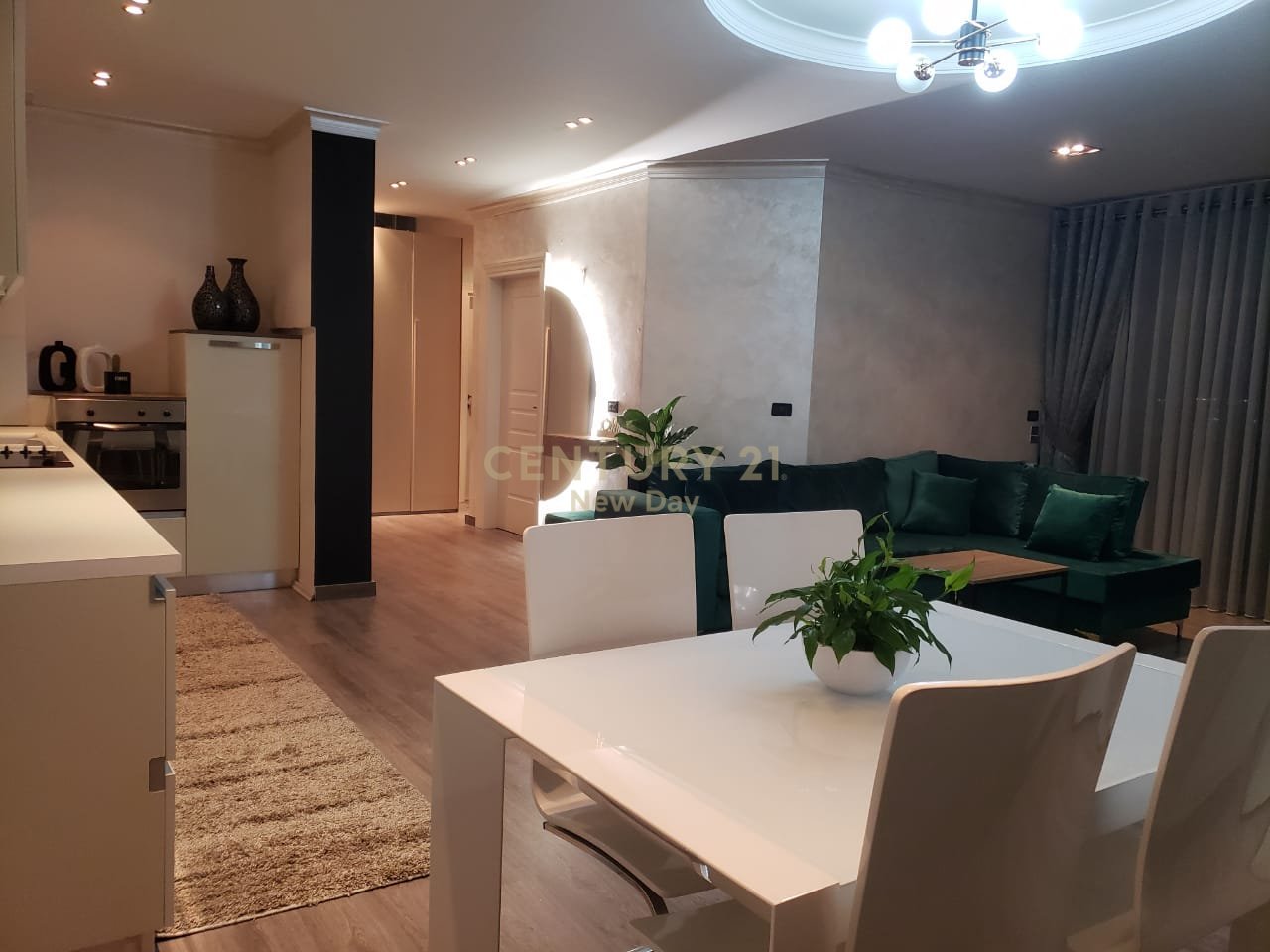 Apartament 2+1 Me Qira në Ish-URT, Durrës - 450€ | 100 m²