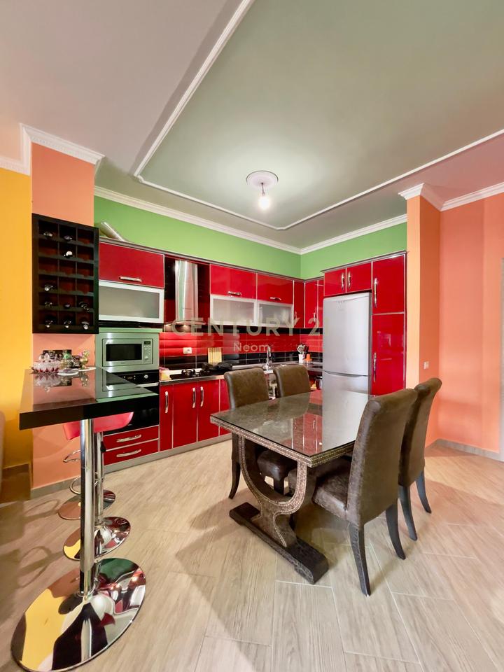QIRA, APARTAMENT 2+1+2 me 2 POSTE PARKIMI‼️