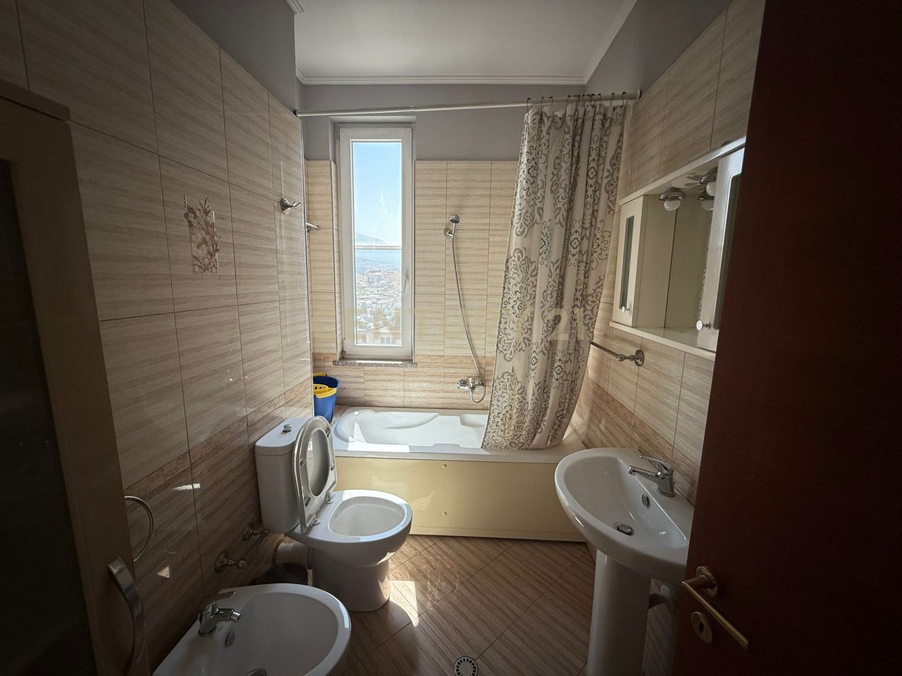 2+1+2 APARTMENT FOR SALE NEXT TO THE CHIMNEY!