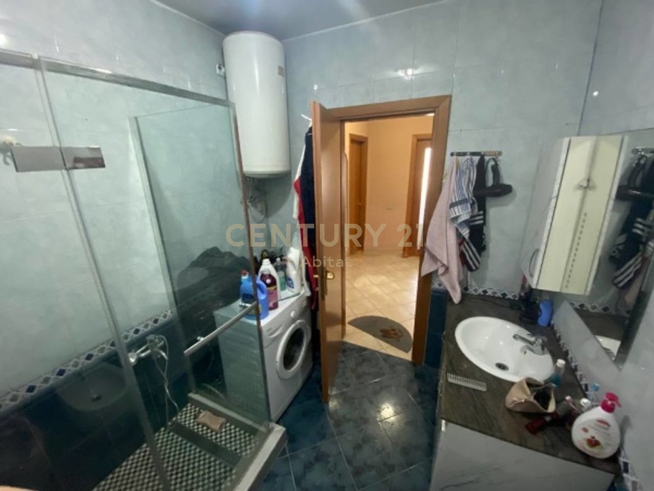 APARTAMENT 2+1+2 ME QIRA, RR. E BARRIKADAVE (Banim / AirBNB)