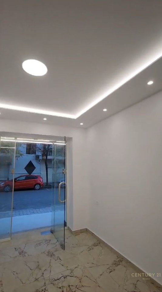 Commercial Space for Sale in Zone 21 Dhjetori