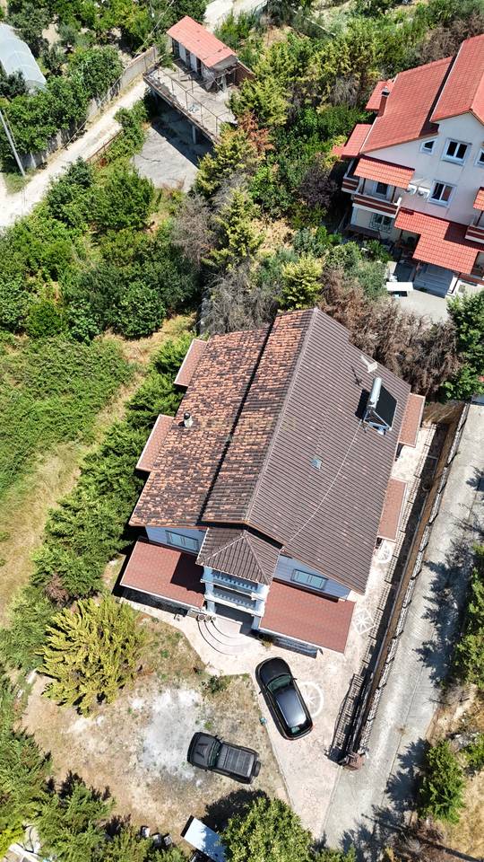 Una villa di lusso è in affitto a Peze presso Bujtina Kuqe.