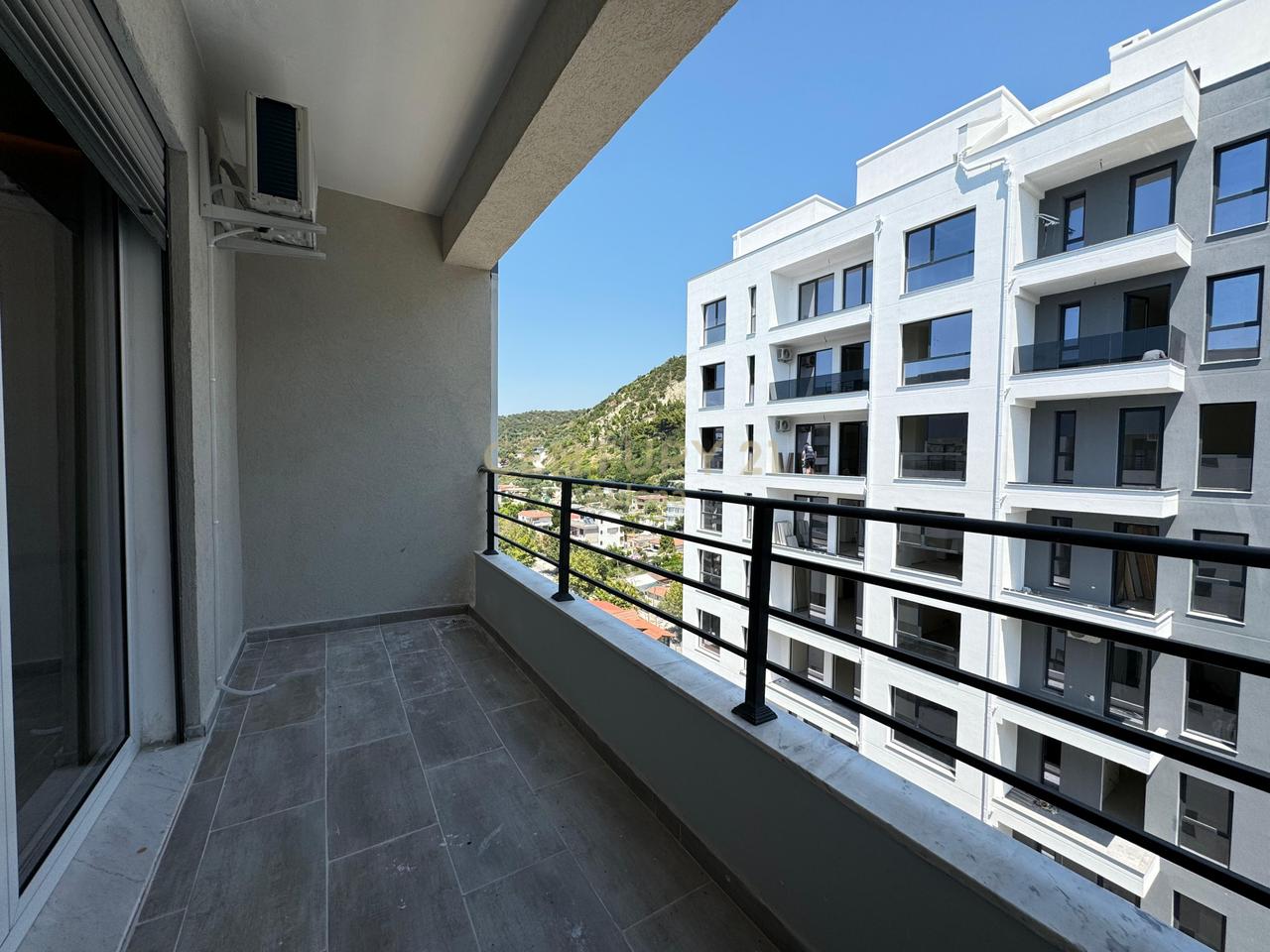 Apartament Garsoniere për Shitje në Lungomare