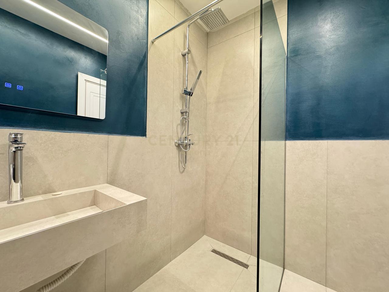 Apartament Garsoniere për Shitje në Lungomare