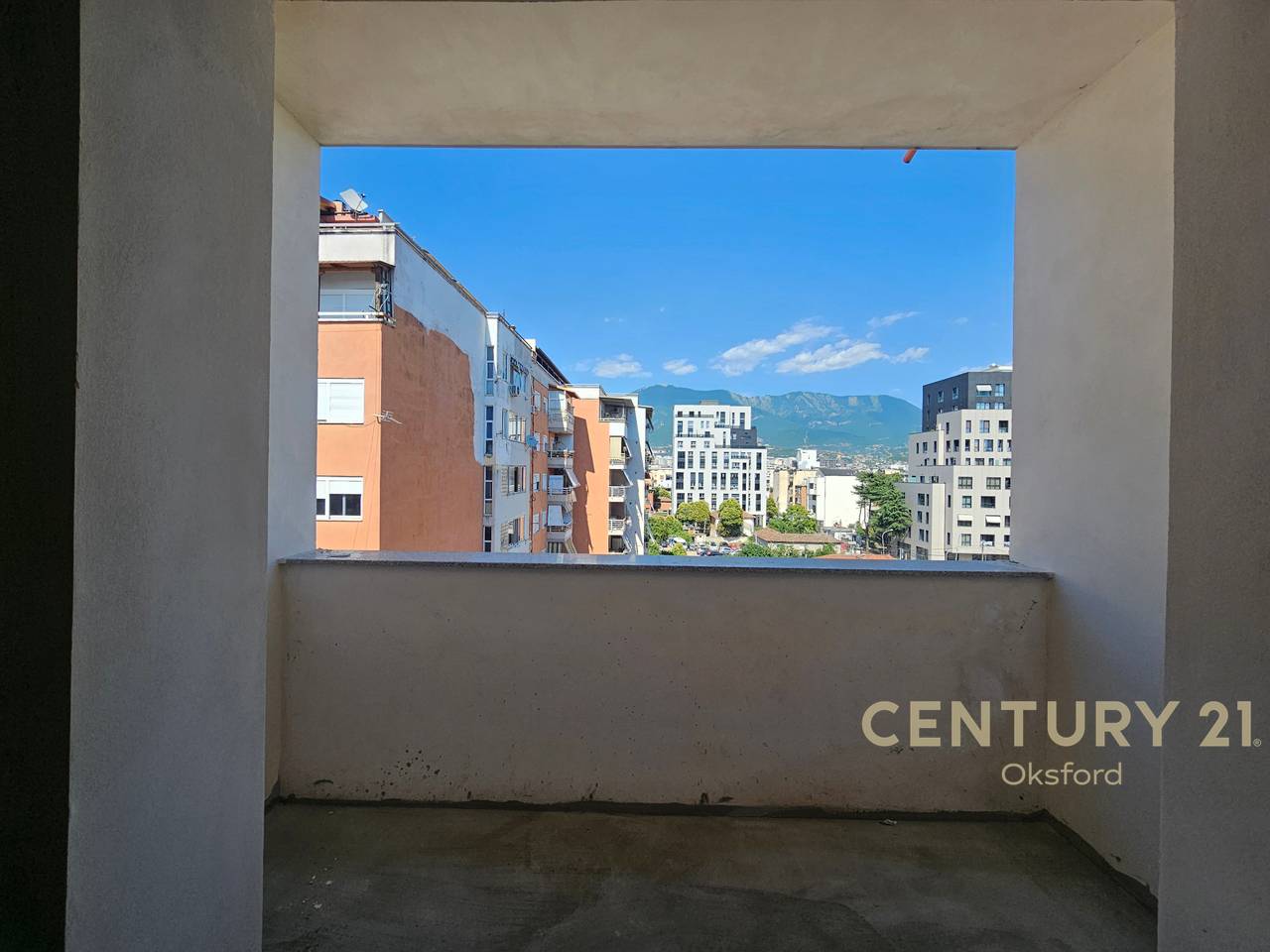 APARTMENT 2+1+2 PLUS PARKING SPACE FOR SALE NEAR RED SCHOOL!