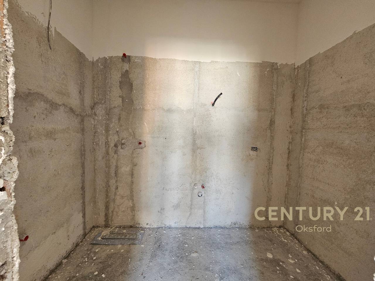 APARTMENT 2+1+2 PLUS PARKING SPACE FOR SALE NEAR RED SCHOOL!
