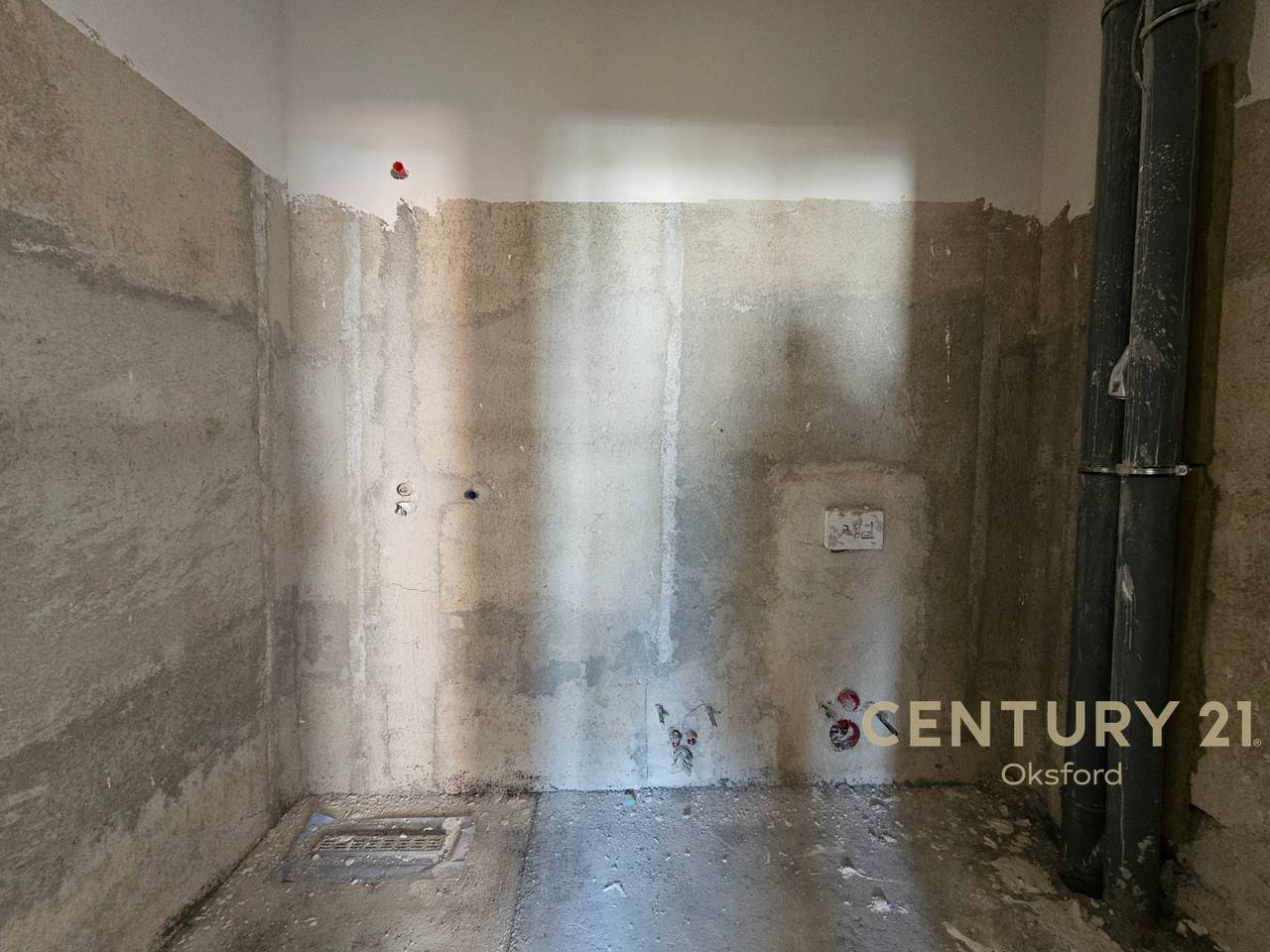 APARTMENT 2+1+2 PLUS PARKING SPACE FOR SALE NEAR RED SCHOOL!