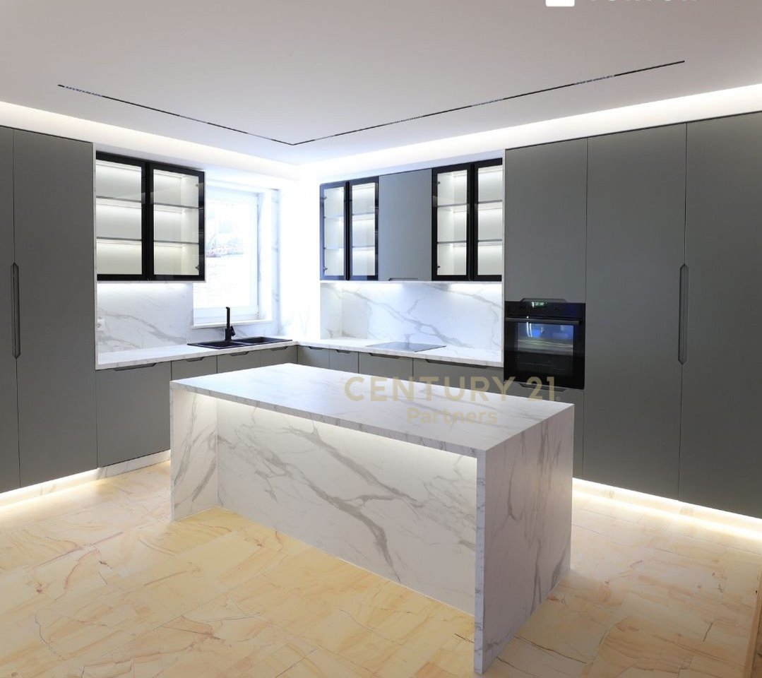 LUXURY VILLA FOR RENT IN PETRELË!!