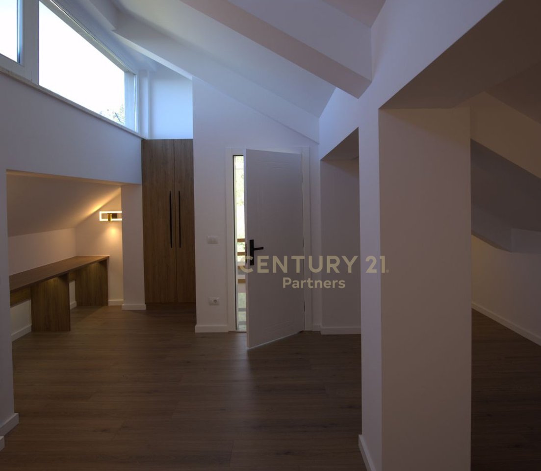 LUXURY VILLA FOR RENT IN PETRELË!!