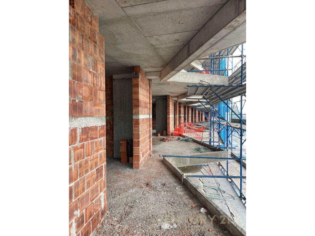 ESCLUSIVO, APPARTAMENTO 2+1+2 IN VENDITA CON VISTA SUL LAGO ASCIUTTO PRESSO GRADIENT RESIDENCE!