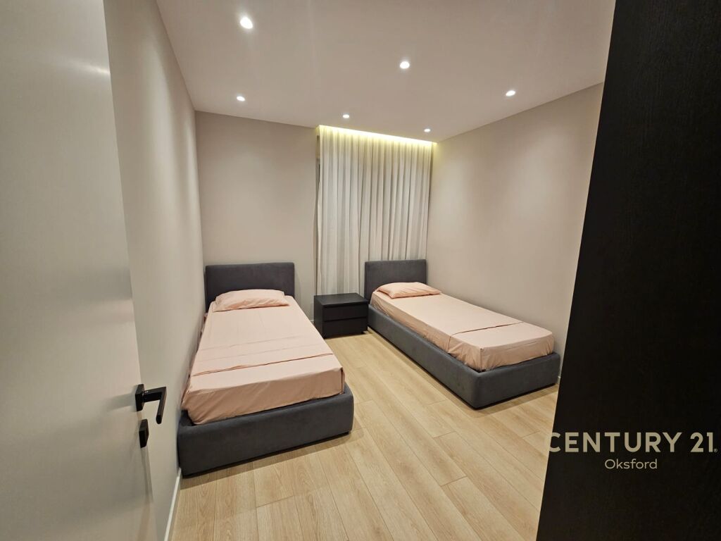 JAPIM ME QIRA APARTAMENT 2+1 me mundesi per POST PARKMI NE ASTIR REZIDENCA KLENSI!