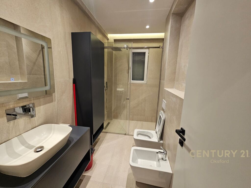 JAPIM ME QIRA APARTAMENT 2+1 me mundesi per POST PARKMI NE ASTIR REZIDENCA KLENSI!