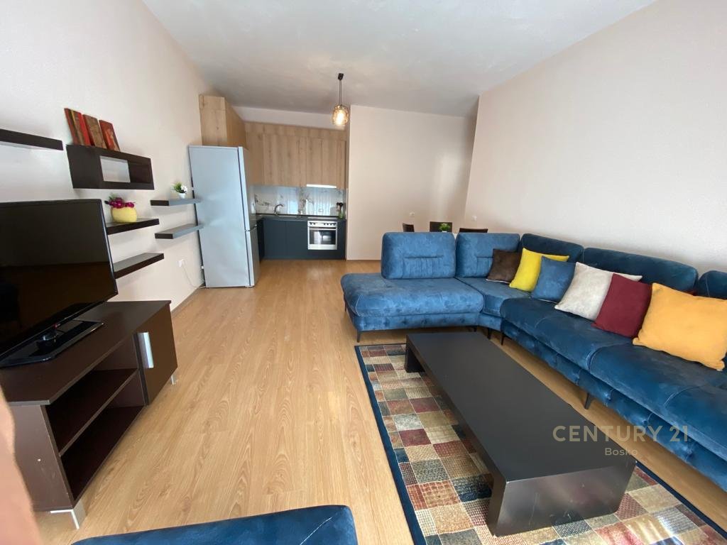 ME QIRA APARTAMENT 1+1 TEK RRUGA 5 MAJI