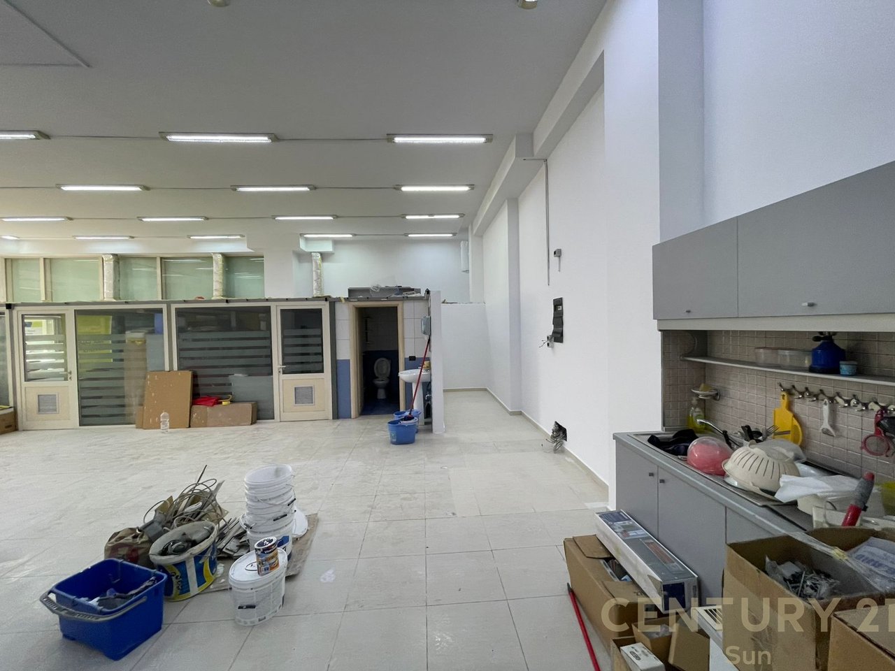 Spazio commerciale in vendita vicino al Complesso Delijorgji!