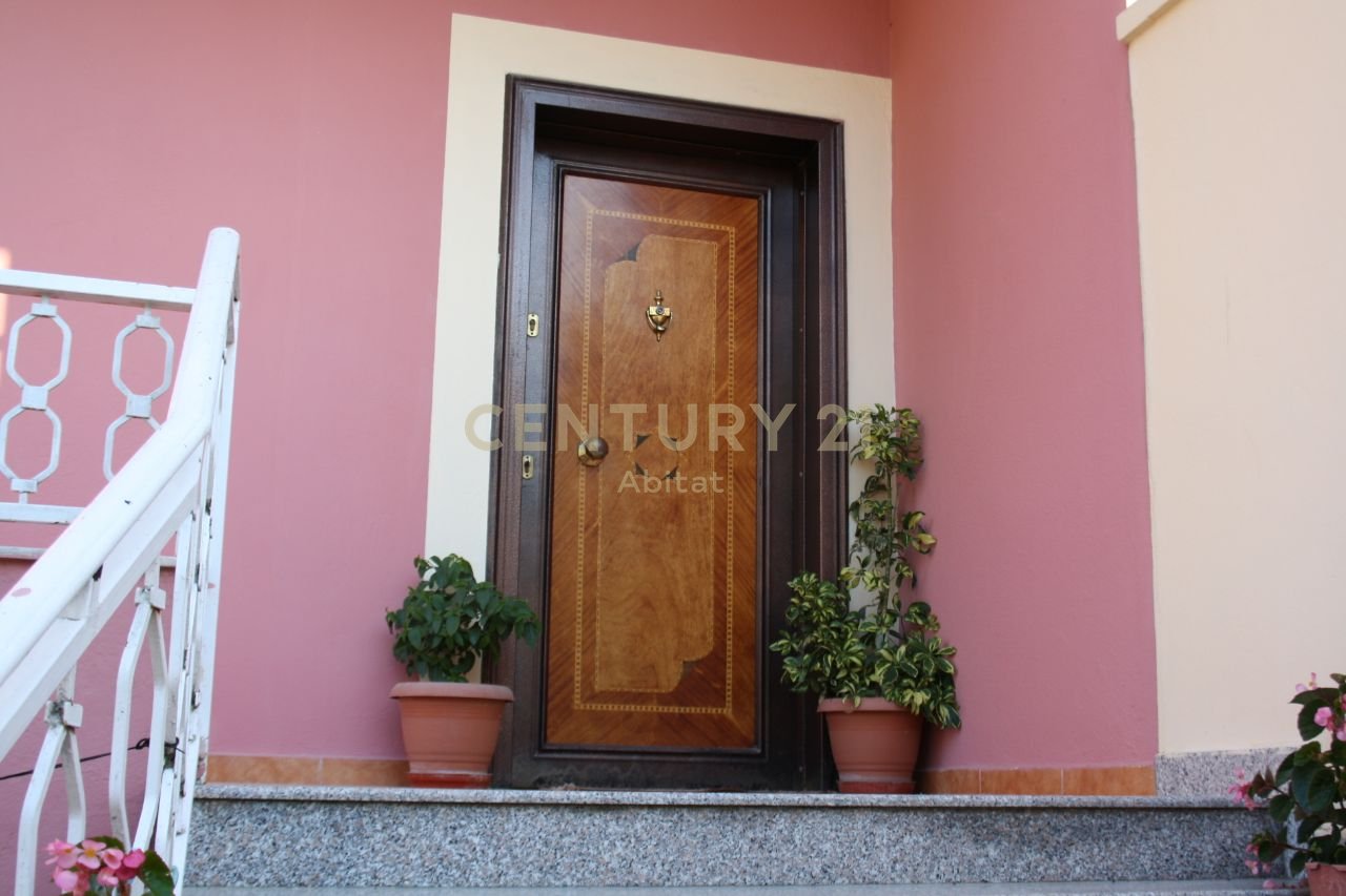 3-STOREY VILLA FOR RENT, NEAR GERMAN VILLAS