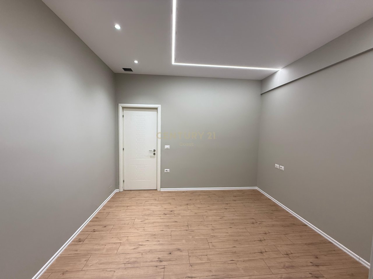 PENTHOUSE FOR SALE NEAR HALIM XHELO SCHOOL, VLORA!!!