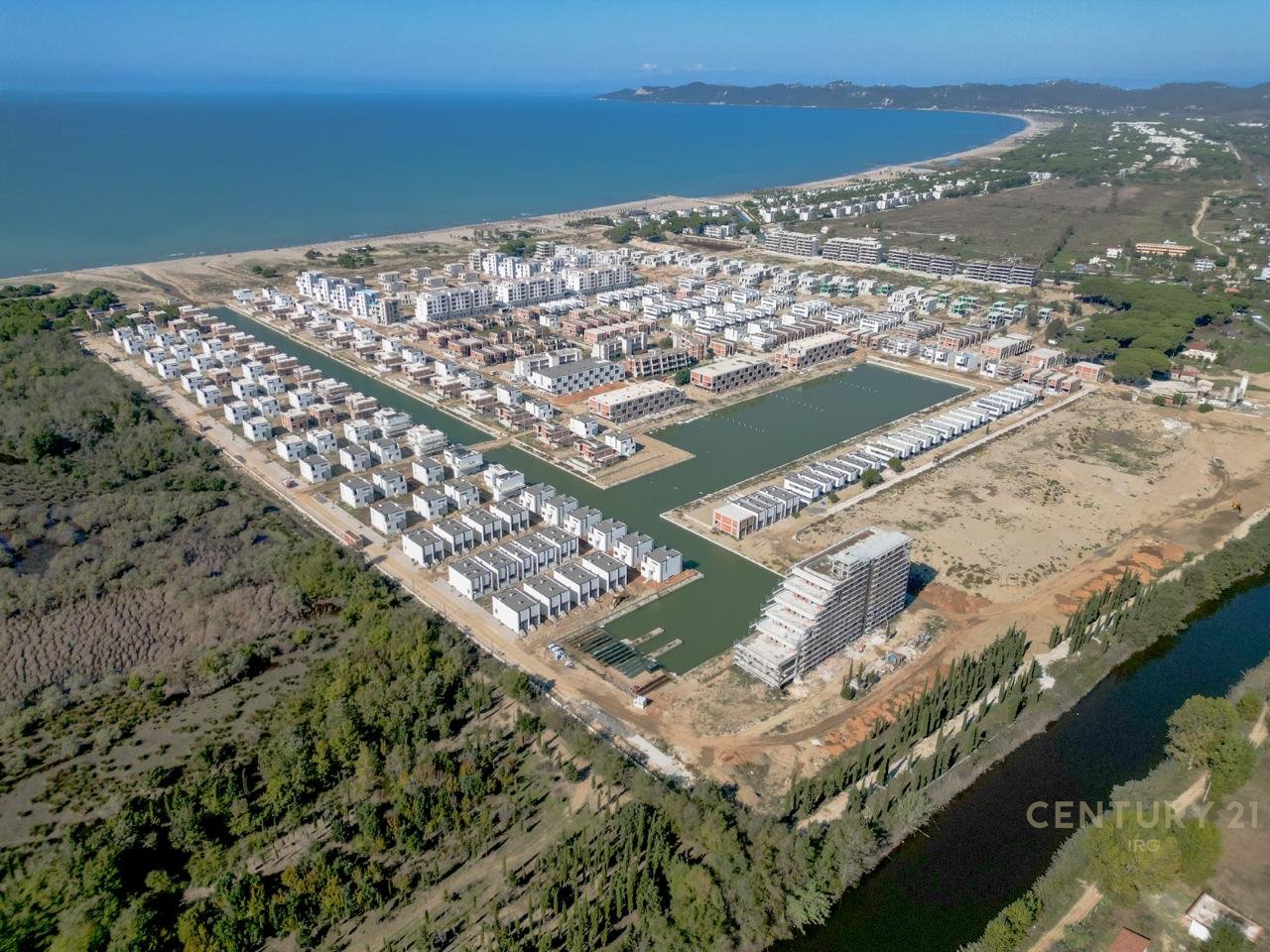 VILE 3-KATESHE ME PISHINE TE TURQUOISE MARINA, GJIRI I LALEZIT!