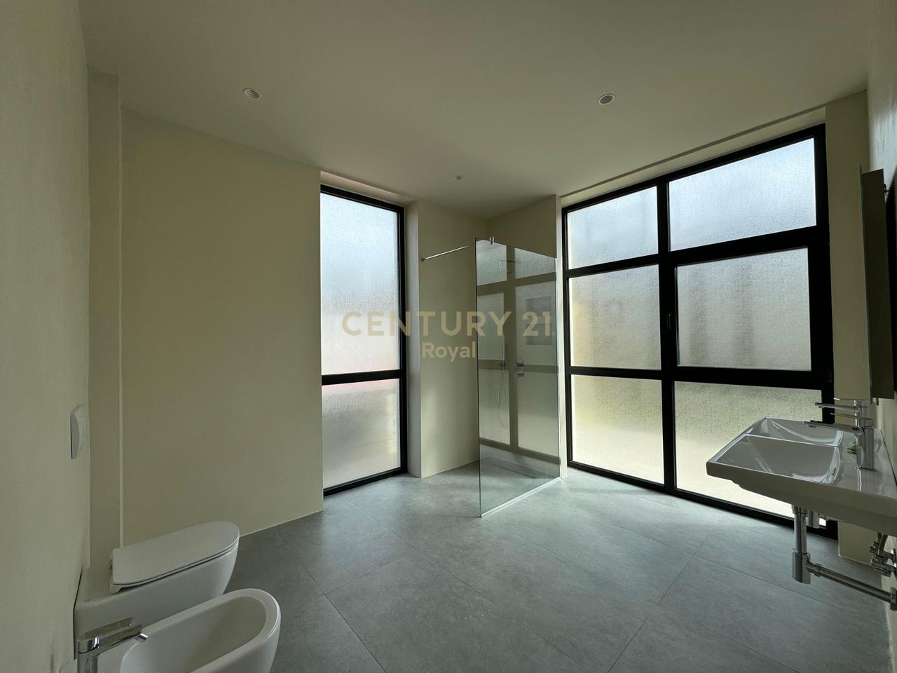 VILLA IN AFFITTO VICINO A ROLLING HILLS
