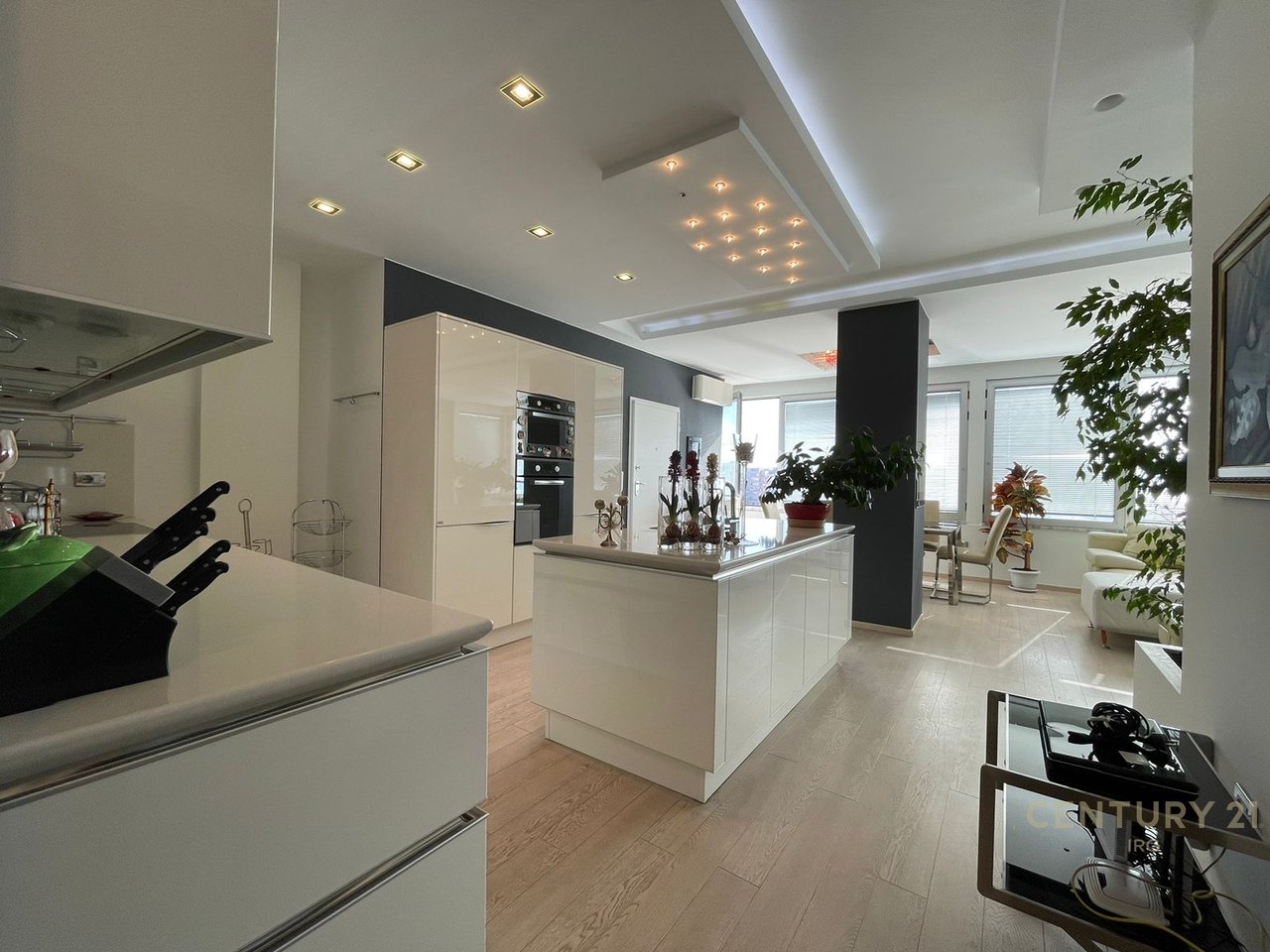 Bulevardi Zogu i Pare, Apartament 2+1+2!