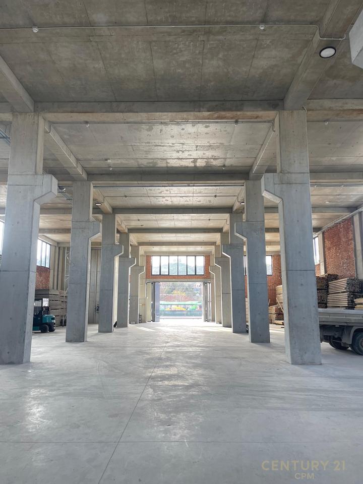 Warehouse for sale in Mezez