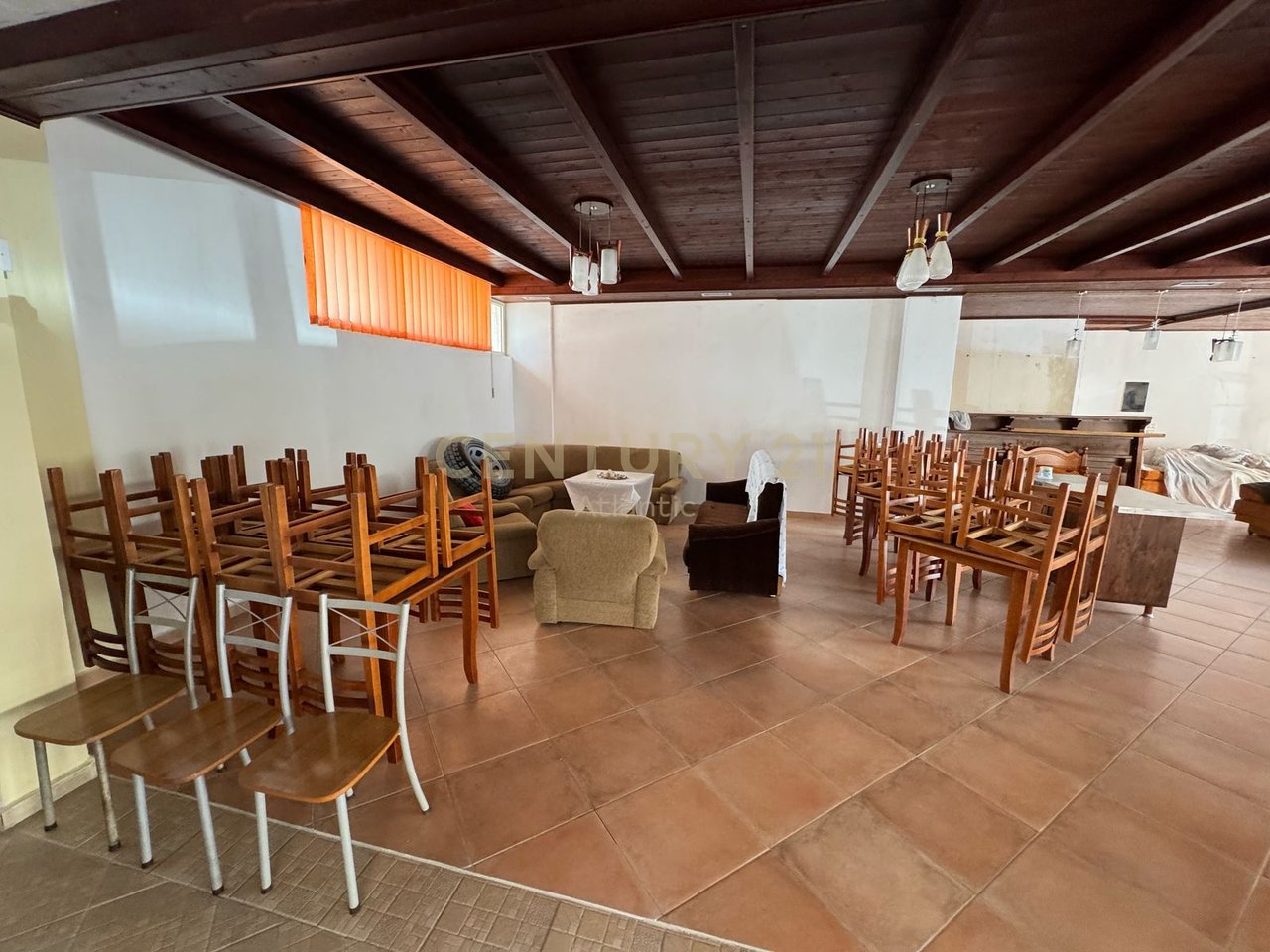 BAR-RESTAURANT FOR SALE FOR RENT IN KAVAYE'S ROCK.