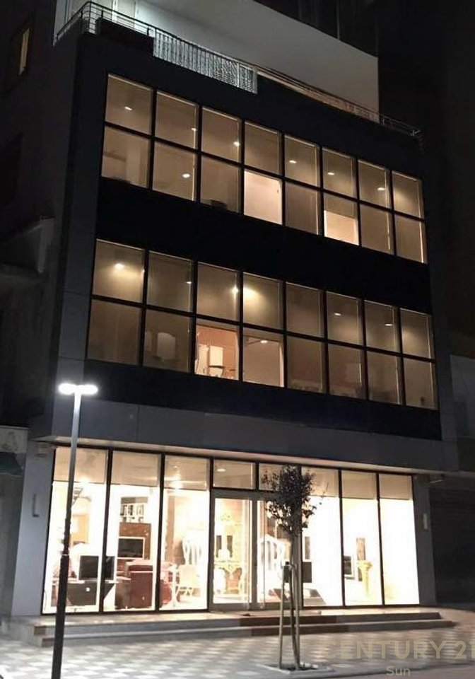 COMMERCIAL PREMISES FOR SALE IN THE CENTER OF THE CITY OF FIER!