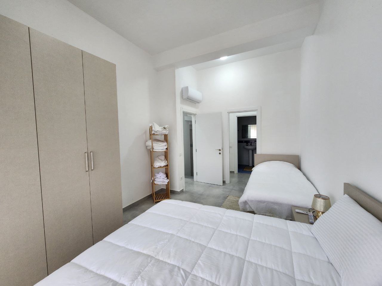 VILLA CON PISCINA + 2 POSTI AUTO IN AFFITTO A KODRA E DIELLE 2!