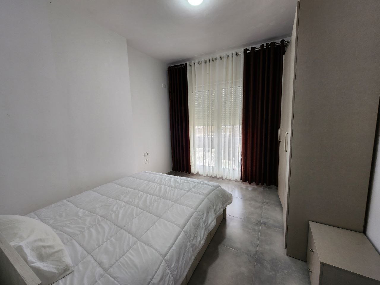 VILLA CON PISCINA + 2 POSTI AUTO IN AFFITTO A KODRA E DIELLE 2!