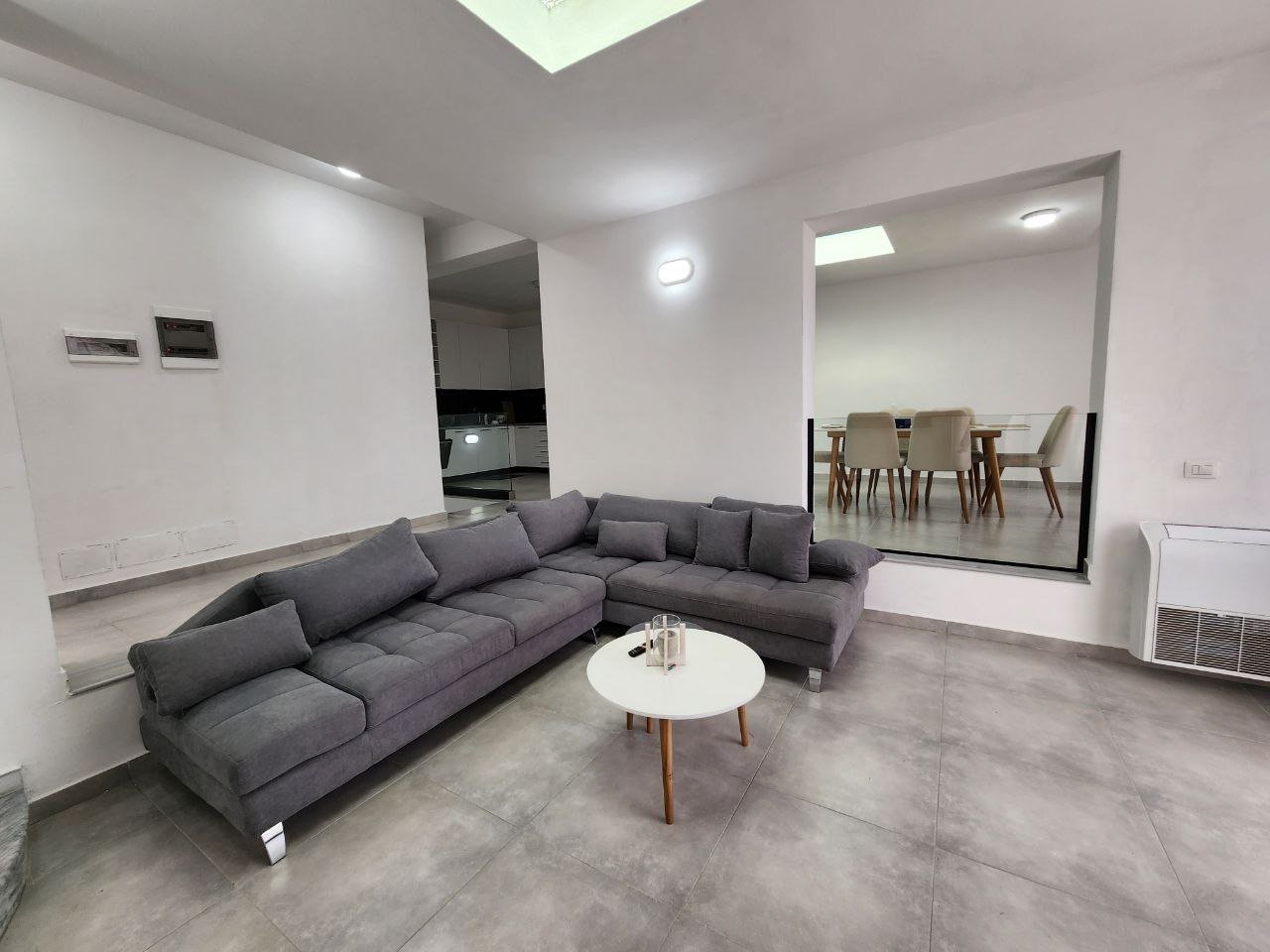 VILLA CON PISCINA + 2 POSTI AUTO IN AFFITTO A KODRA E DIELLE 2!